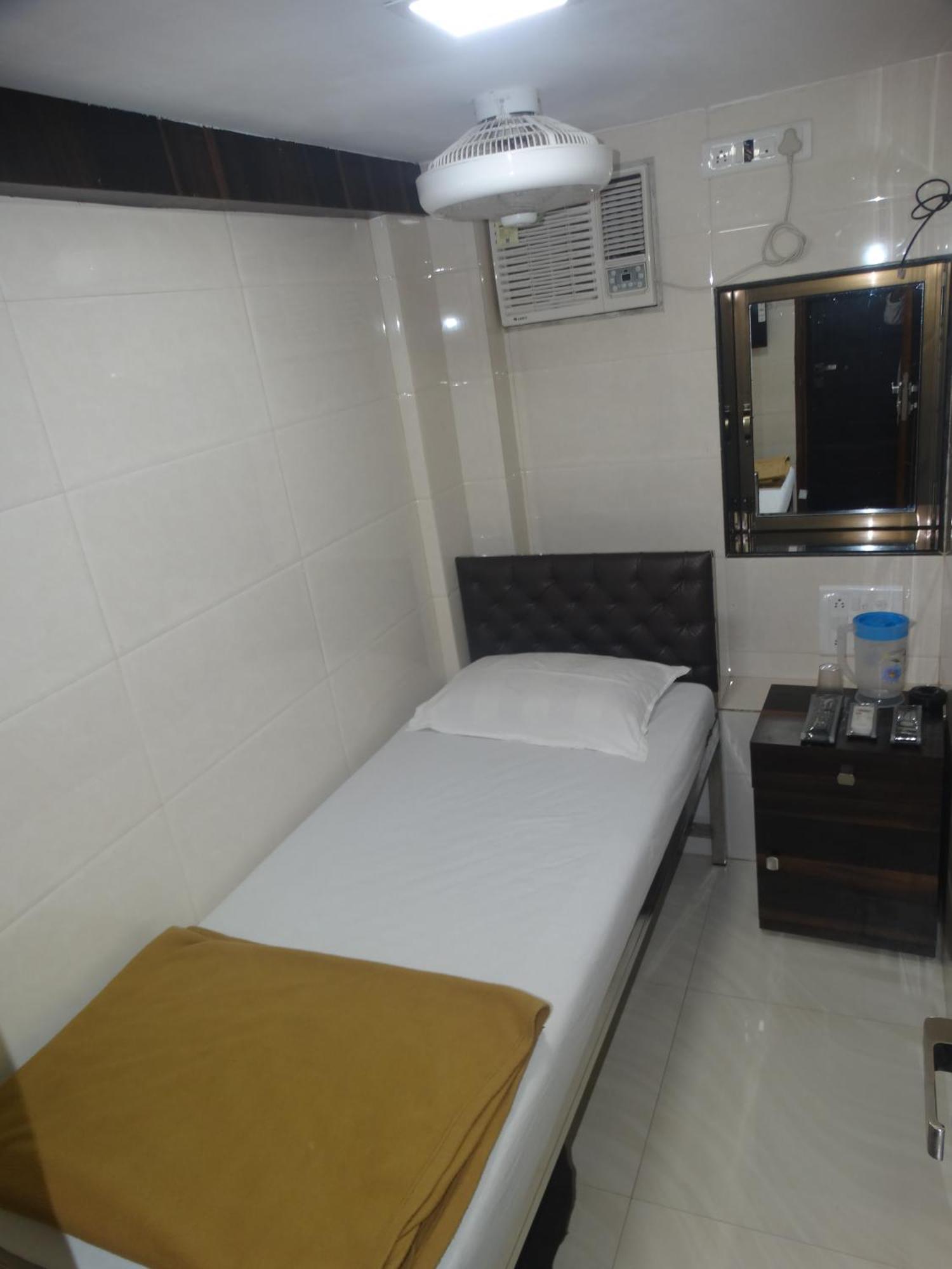 Hotel Qamar Mumbai  Buitenkant foto